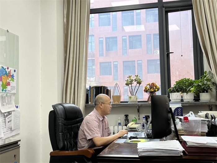 胡小平院长介绍成人色情
及学科概况2-700.jpg