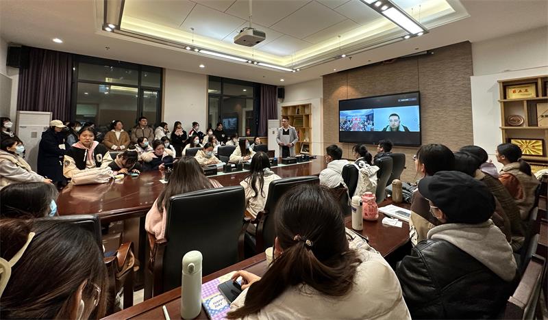 dcfbd9d772e24d2294152055555bcb88.jpg 报告800现场.jpg